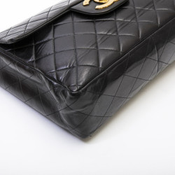 CHANEL vintage jumbo bag in black quilted leather