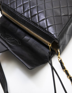 CHANEL vintage jumbo bag in black quilted leather