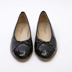 Ballerines T 39.5 CHANEL cuir verni noir