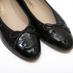 Ballerines T 39.5 CHANEL cuir verni noir