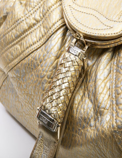 Sac FENDI modèle spy moyen cuir metallisé doré et argenté 