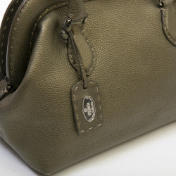 Sac FENDI cuir grainé vert kaki