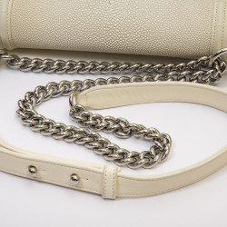 Sac Boy CHANEL en galuchat blanc 