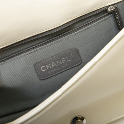 Sac Boy CHANEL en galuchat blanc 