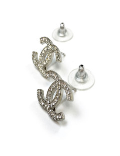 Boucles d'oreilles Clous CHANEL strass et métal argenté