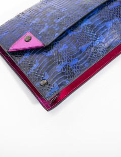 Pochette SOFIA MARLON en python bleu electrique et rose 