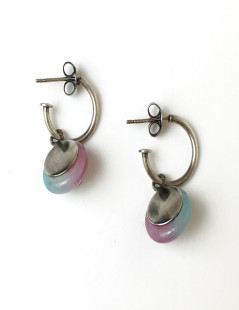 Boucles d'oreille clous CHANEL bicolores bleu clair et rose