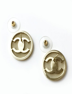 Boucles d'oreille clous CHANEL grillage