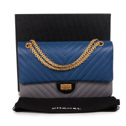 Sac CHANEL 2.55 chevron cuir tricolore bleu gris noir