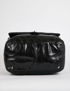 Sac cabas CHANEL cuir matelassé noir mat et cuir verni vieilli