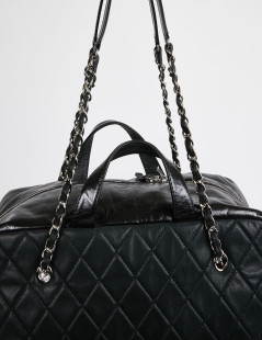 Sac cabas CHANEL cuir matelassé noir mat et cuir verni vieilli