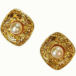 CHANEL gilded clip-on earrings