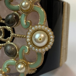  Manchette CHANEL résine noire, verre et perles