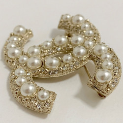 Broche CHANEL perles et strass