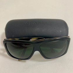 Lunettes de soleil CHANEL noires