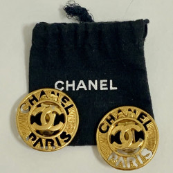 Boucles d'oreille CHANEL sigle "CHANEL" Vintage