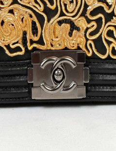 Min sac Boy CHANEL en cuir d'agneau noir et dentelle dorée