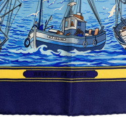 Foulard soie HERMES 'Retour de Pêche' en soie bleue