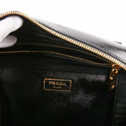 Sac PRADA cuir Saffiane verni noir