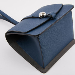 Sac MOYNAT "Madeleine Clutch" en veau bleu