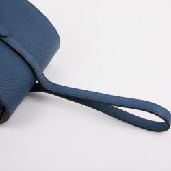 Sac MOYNAT "Madeleine Clutch" en veau bleu