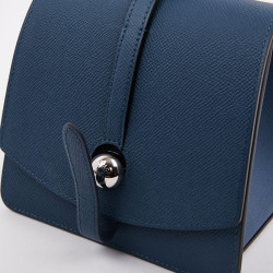 Sac MOYNAT "Madeleine Clutch" en veau bleu