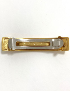 Barrette CHANEL dorée gravée C H A N E L