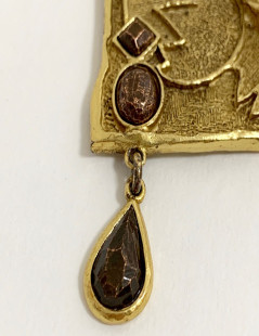 Collier CHRISTIAN LACROIX Vintage en cuir marron et pendentif doré