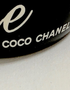 Bracelet noir CHANEL 3L'élégance c'est la ligne"