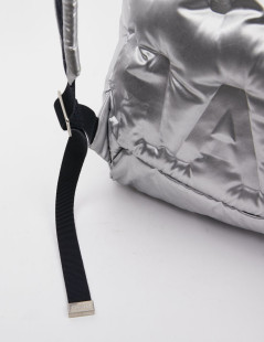 Sac a dos CHANEL GM en toile de nylon embossé argent