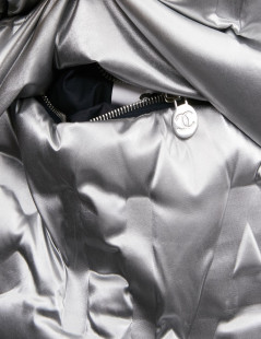 Sac a dos CHANEL GM en toile de nylon embossé argent