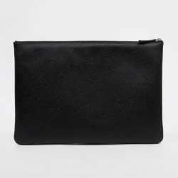 Pochette CHANEL zippée en cuir grainé noir GM