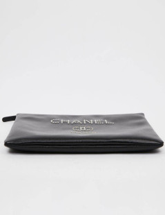 Pochette CHANEL en cuir noir