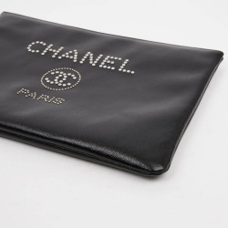 Pochette CHANEL en cuir noir