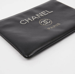 Pochette CHANEL en cuir noir