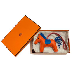 Charm HERMES Rodéo en cuir d'agneau orange