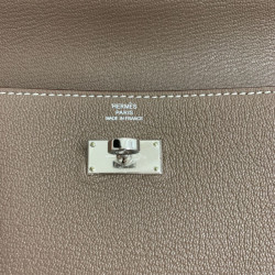 Portefeuille Kelly classique HERMES en cuir étoupe