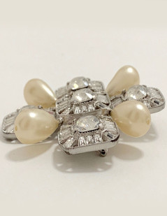 CHANEL pearls and Swarovski crystals brooch