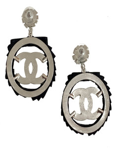 Boucles d'oreille clous CHANEL pendantes ruban noir