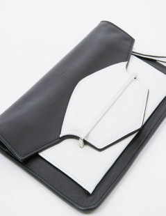 Pochette LAGERFELD blanc et noir 