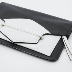 Pochette LAGERFELD blanc et noir 