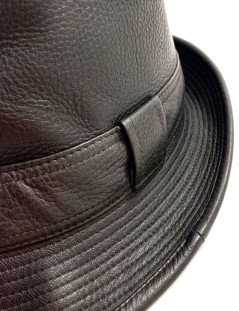 Chapeau HERMES en cuir marron foncé T58