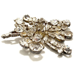 Broche CHRISTIAN LACROIX en brillants 