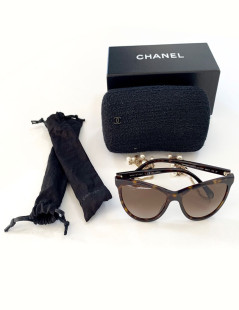 Lunettes de soleil CHANEL édition limitée avec Bijoux 