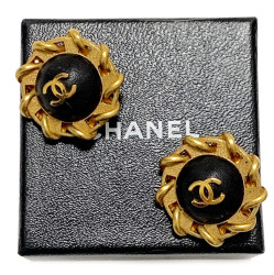 Clips CHANEL ronds cuir noir vintage