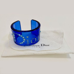 Manchette DIOR en plexiglas bleu et strass