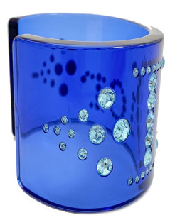 Manchette DIOR en plexiglas bleu et strass