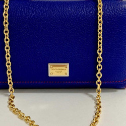 DOLCE GABBANA Sicily Von Bag mini sac portefeuille en cuir grainé bleu