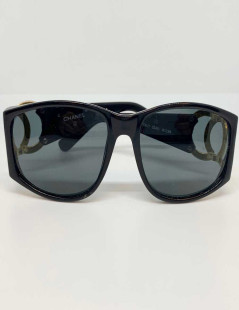 CHANEL CC sunglasses