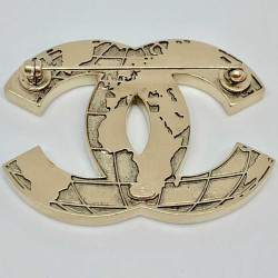 Broche mappe monde CC CHANEL